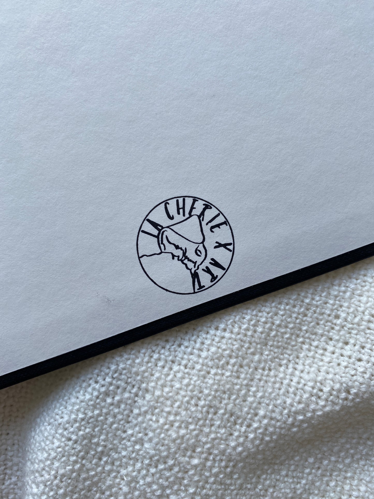 Fotoalbum mit Ohren-Zeichnung
